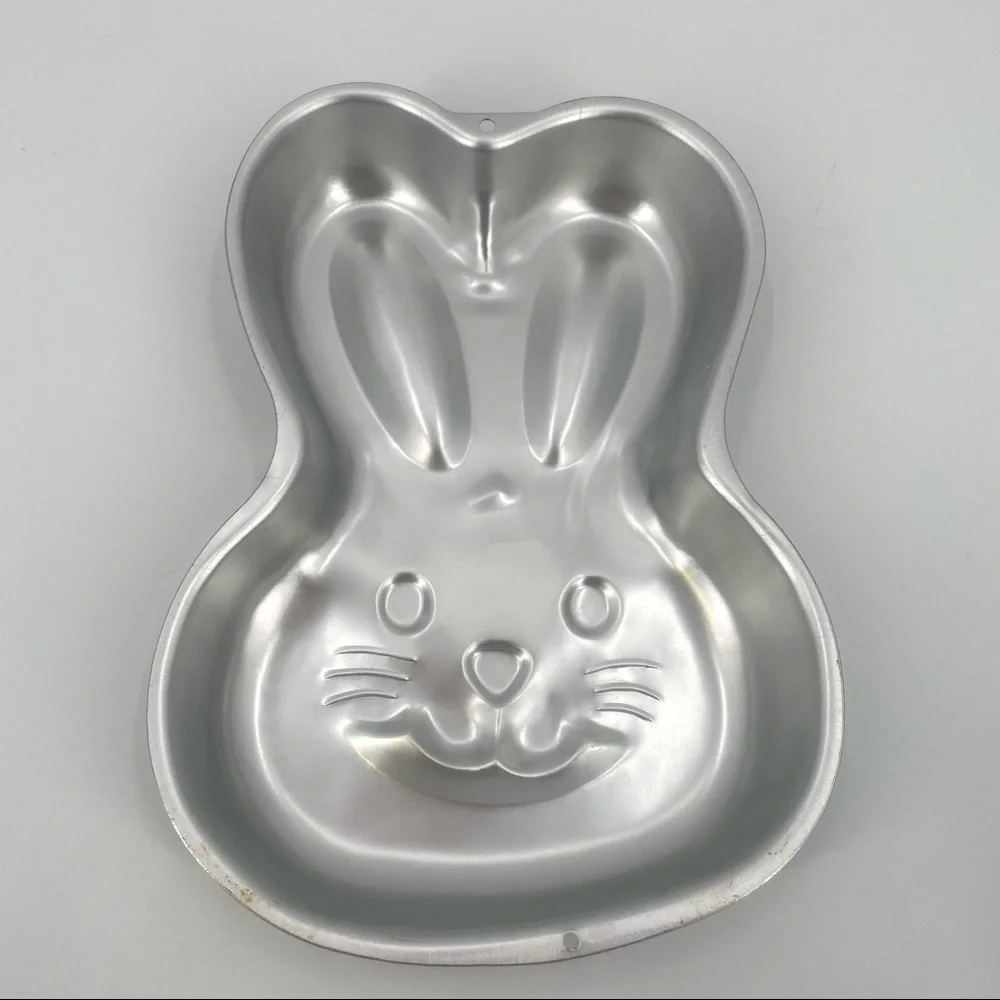 WILTON Aluminum BUNNY HEAD Cake Pan Mold Easter 2105-2074 Vintage 2003